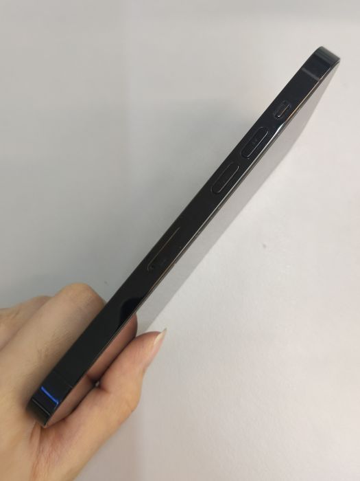 Apple iPhone 14 Pro — photo 5 of 10