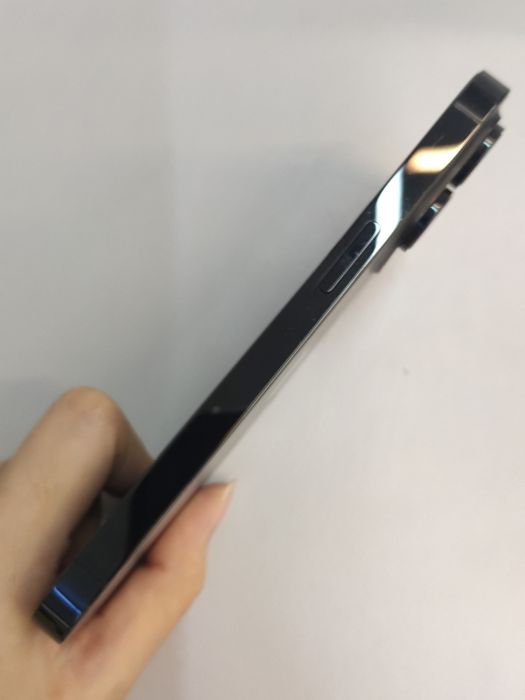 Apple iPhone 14 Pro — photo 6 of 10
