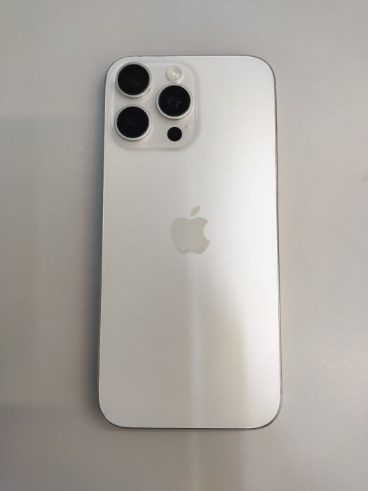 Apple iPhone 16 Pro Max — photo 4 of 11
