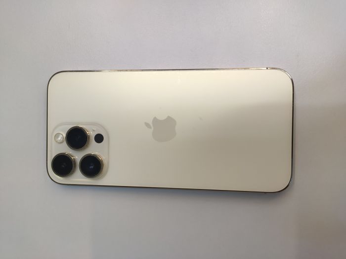 Apple iPhone 14 Pro Max — photo 2 of 8