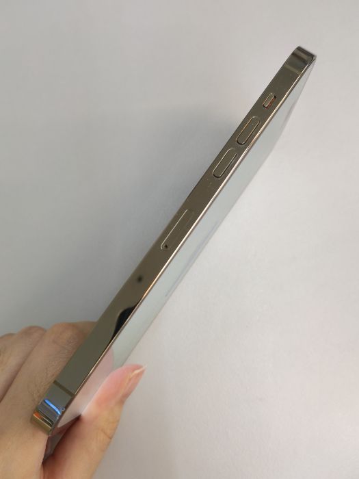 Apple iPhone 14 Pro Max — photo 3 of 8