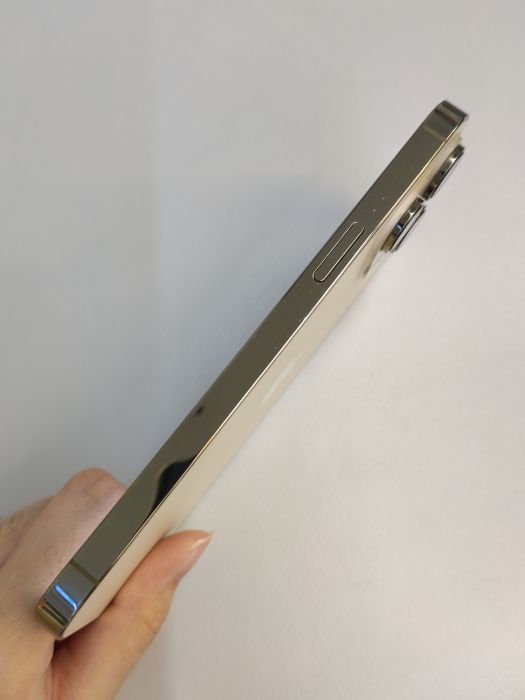Apple iPhone 14 Pro Max — photo 4 of 8