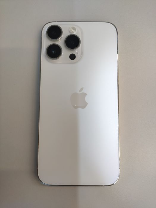 Apple iPhone 14 Pro Max — photo 3 of 10
