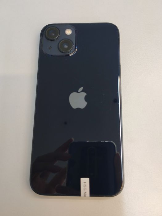 Apple iPhone 13 — photo 2 of 8