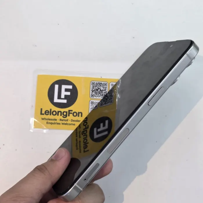 Apple iPhone 15 Pro Max — photo 3 of 9
