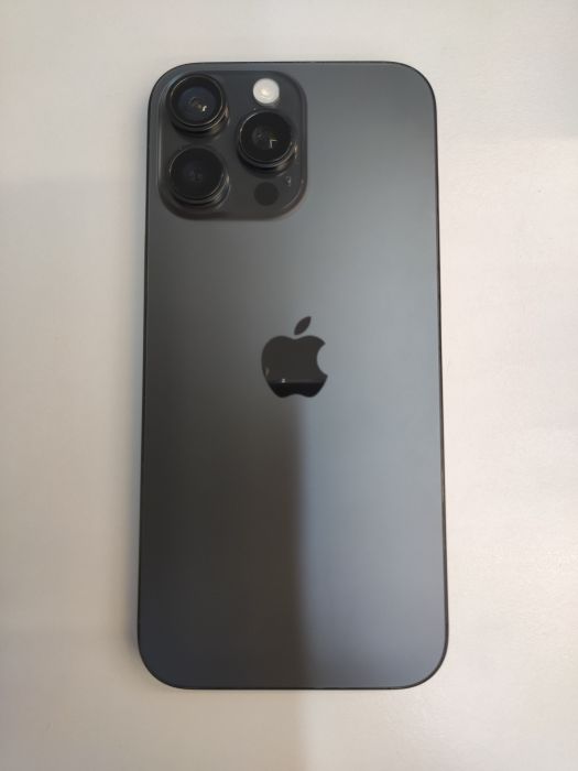 Apple iPhone 16 Pro Max — photo 2 of 10