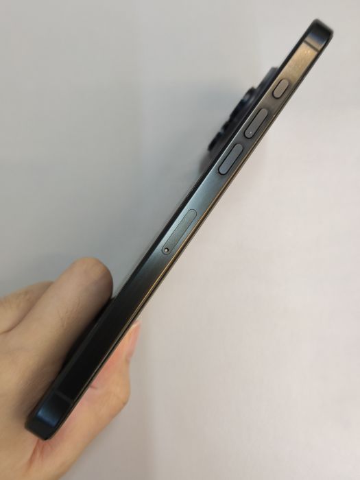 Apple iPhone 16 Pro Max — photo 3 of 10