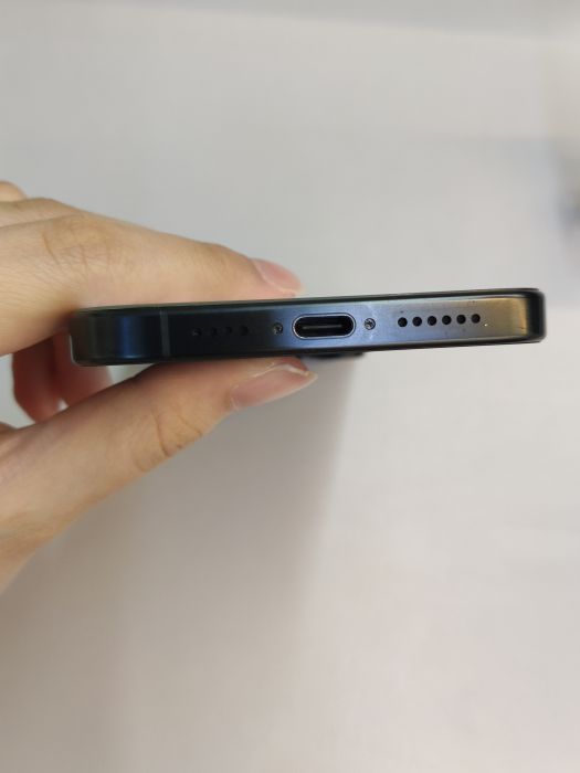 Apple iPhone 16 Pro Max — photo 5 of 10