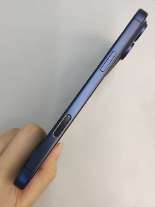 Apple iPhone 17 Pro Max — photo 4 of 10