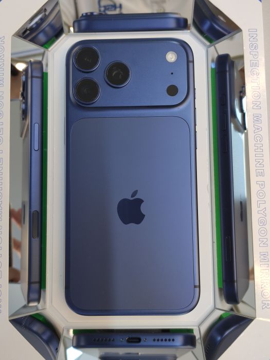Apple iPhone 17 Pro Max — photo 2 of 10