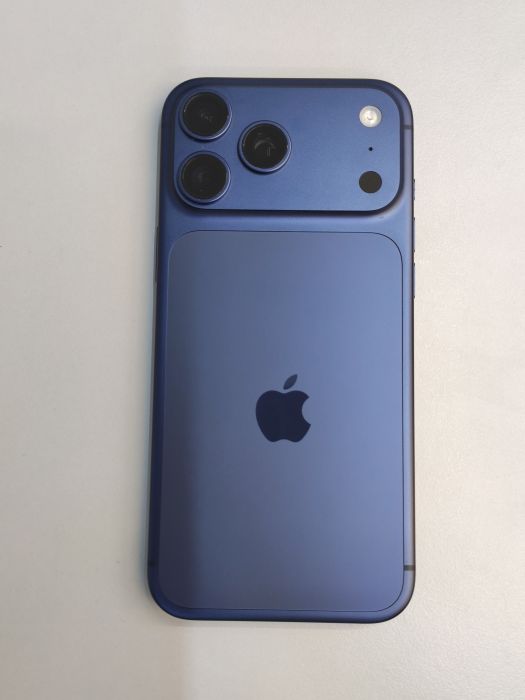 Apple iPhone 17 Pro Max — photo 4 of 10