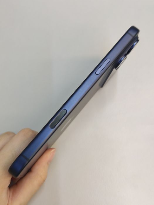 Apple iPhone 17 Pro Max — photo 6 of 10