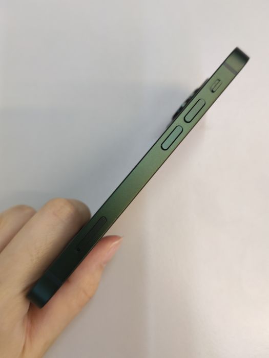 Apple iPhone 13 mini — photo 3 of 8