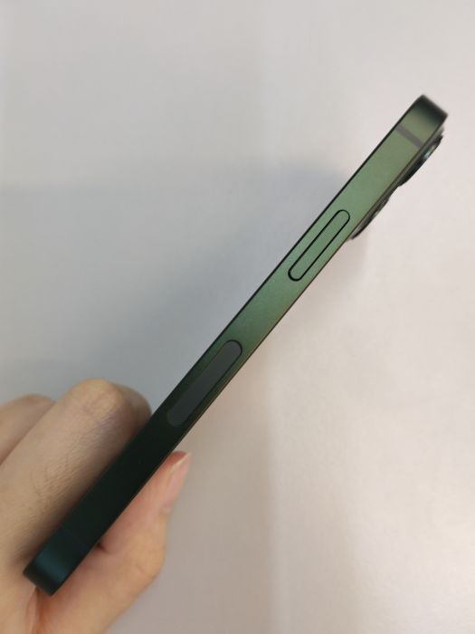 Apple iPhone 13 mini — photo 4 of 8