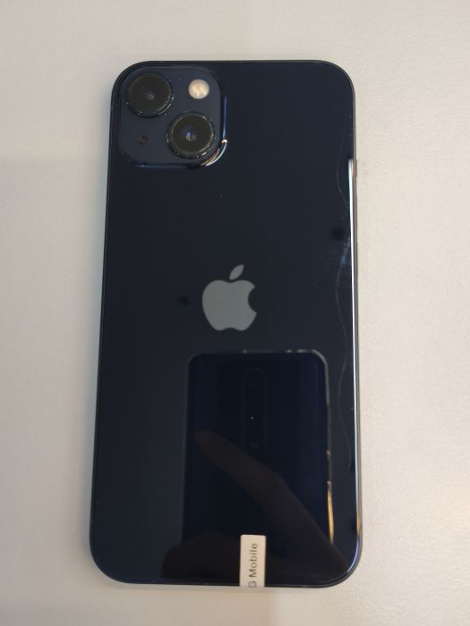 Apple iPhone 13 — photo 2 of 10
