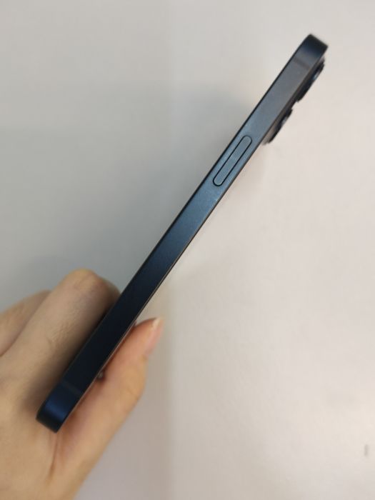 Apple iPhone 13 — photo 4 of 10
