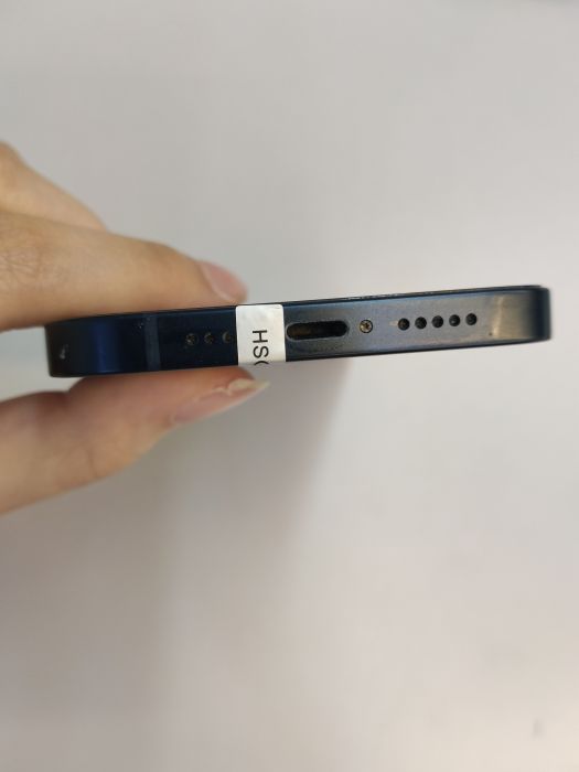 Apple iPhone 13 — photo 5 of 10