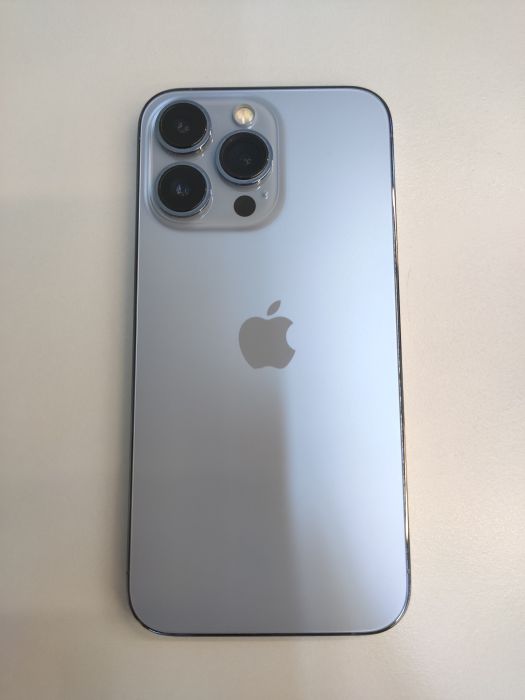 Apple iPhone 13 Pro — photo 2 of 8