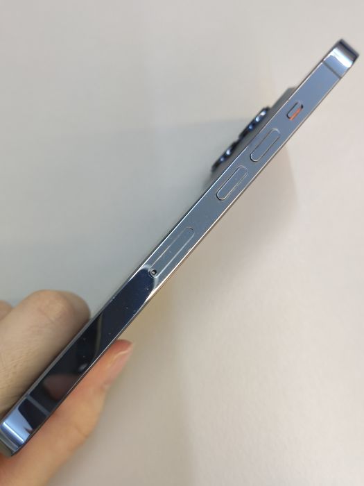 Apple iPhone 13 Pro — photo 3 of 8