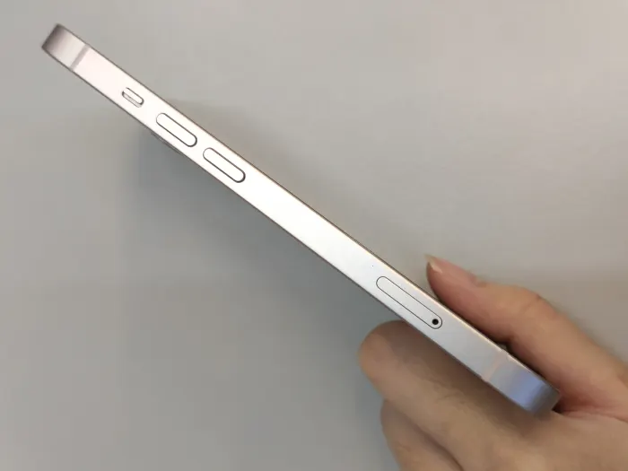 Apple iPhone 13 — photo 1 of 10
