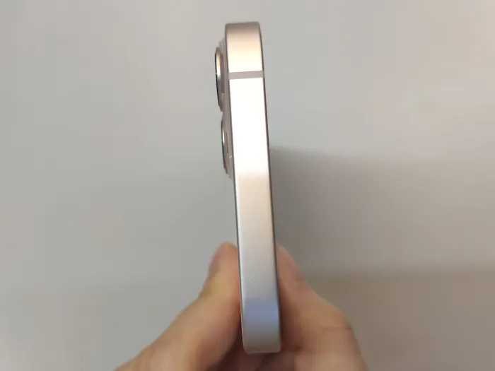 Apple iPhone 13 — photo 2 of 10