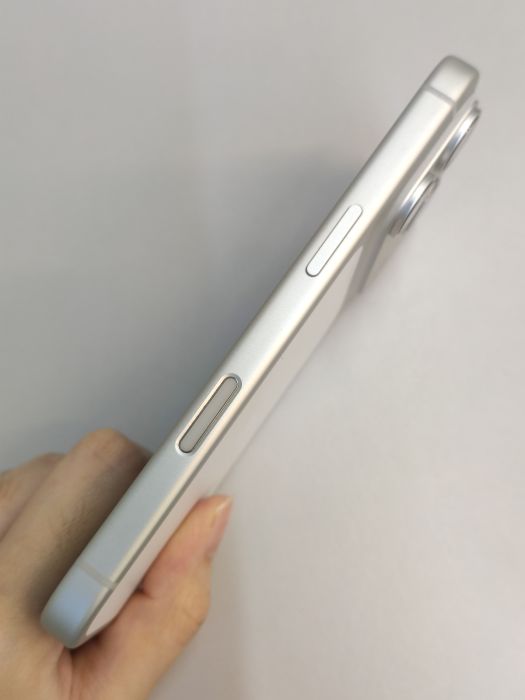 Apple iPhone 17 Pro — photo 6 of 10