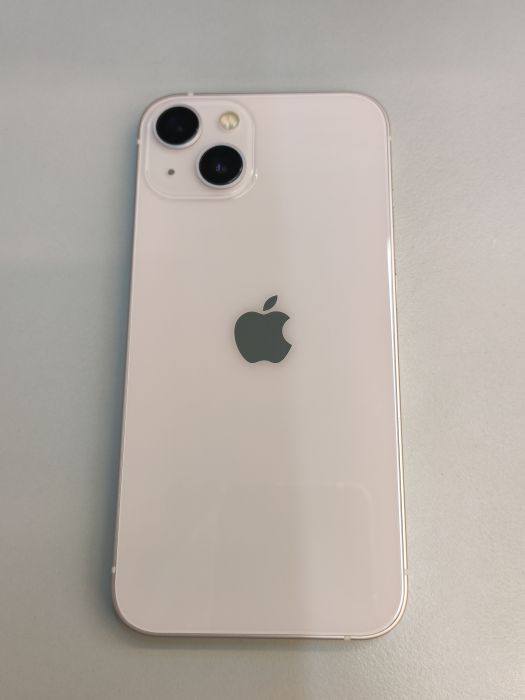 Apple iPhone 13 — photo 2 of 8