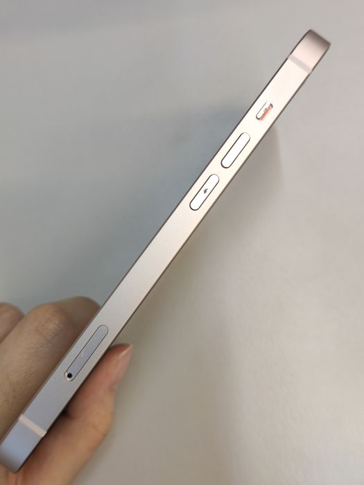 Apple iPhone 13 — photo 3 of 8