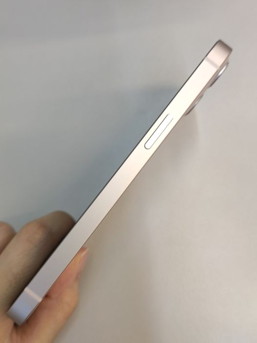 Apple iPhone 13 — photo 4 of 8