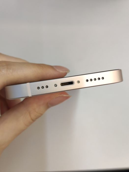 Apple iPhone 13 — photo 5 of 8