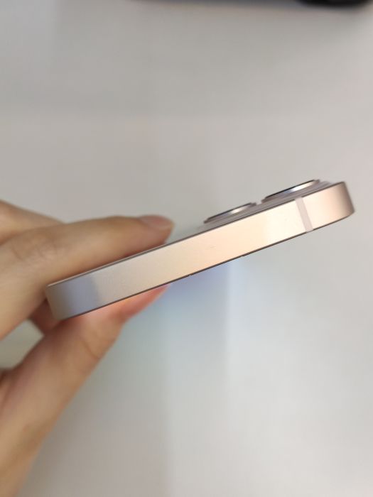 Apple iPhone 13 — photo 6 of 8