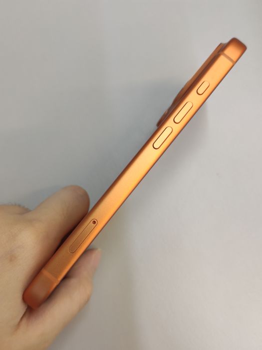 Apple iPhone 17 Pro — photo 3 of 8