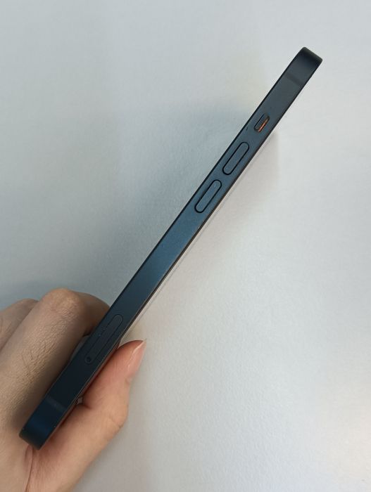 Apple iPhone 13 — photo 2 of 8