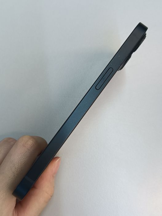 Apple iPhone 13 — photo 3 of 8