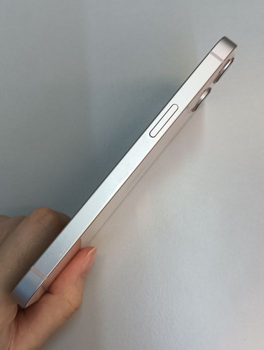 Apple iPhone 13 — photo 3 of 8