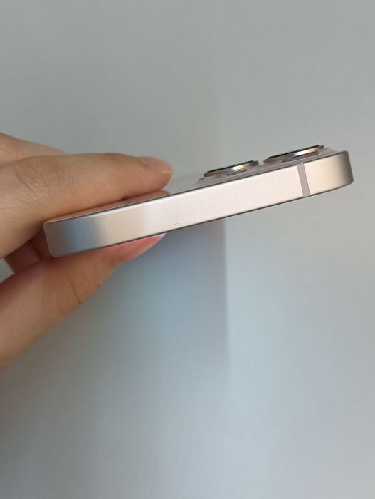 Apple iPhone 13 — photo 5 of 8