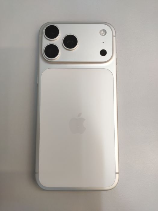 Apple iPhone 17 Pro Max — photo 3 of 8