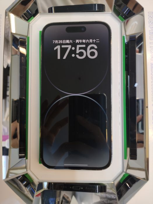 Apple iPhone 14 Pro — photo 3 of 10