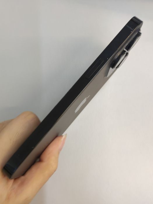 Apple iPhone 14 Pro — photo 6 of 10