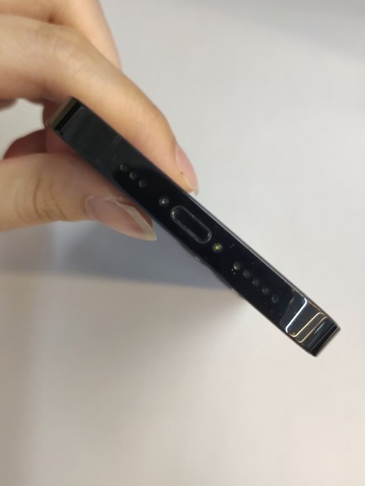 Apple iPhone 14 Pro — photo 7 of 10