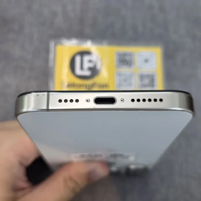 Apple iPhone 15 Pro Max — photo 7 of 8