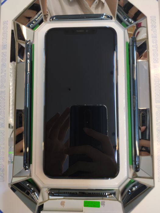 Apple iPhone 11 Pro Max — photo 3 of 10