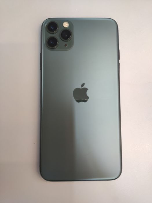 Apple iPhone 11 Pro Max — photo 4 of 10