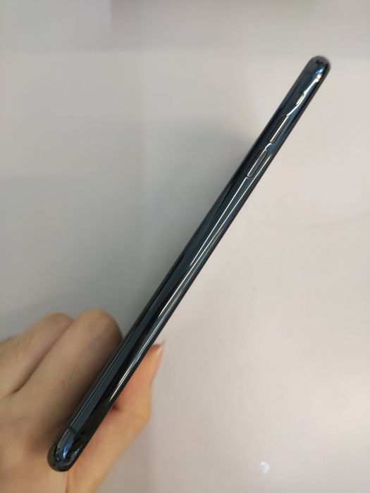 Apple iPhone 11 Pro Max — photo 5 of 10