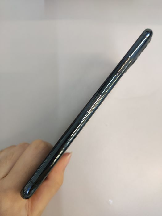 Apple iPhone 11 Pro Max — photo 6 of 10