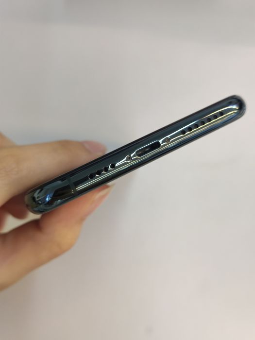 Apple iPhone 11 Pro Max — photo 7 of 10