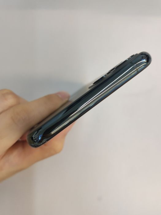 Apple iPhone 11 Pro Max — photo 8 of 10