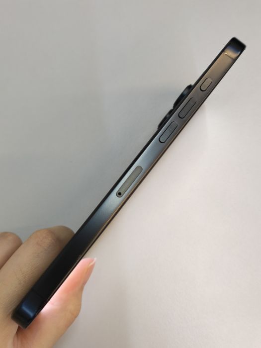 Apple iPhone 16 Pro Max — photo 3 of 8