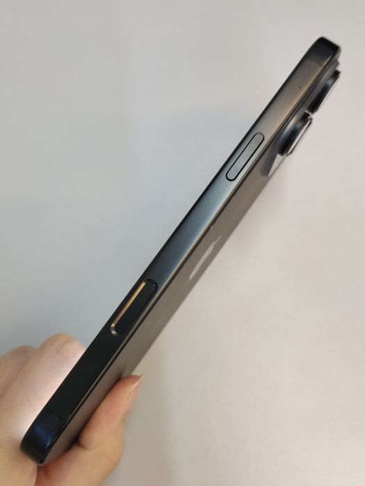 Apple iPhone 16 Pro Max — photo 4 of 8