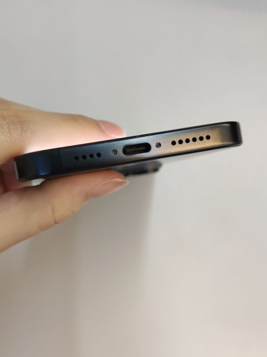 Apple iPhone 16 Pro Max — photo 5 of 8